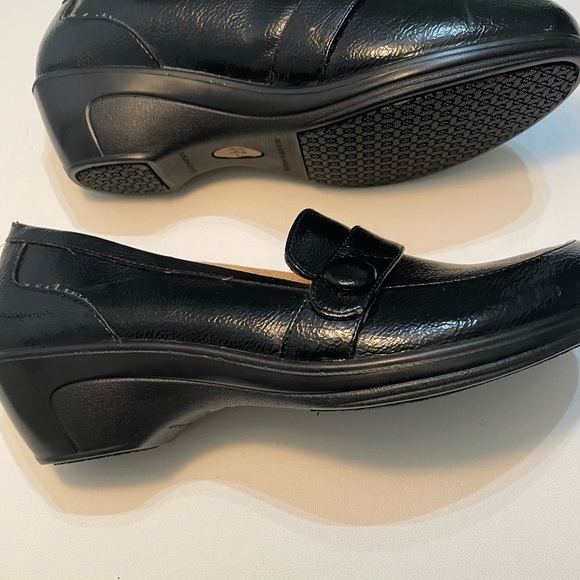 Naturalizer Women's Classic Black Loafers Size 9.5M SB-5 - Picture 8 of 10